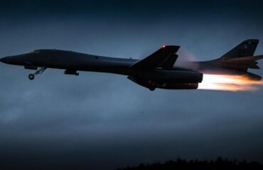 США «ходят по краю»: учение по атаке надводных целей в Черном море