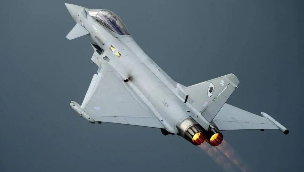Британские истребители Eurofighter Typhoon перехватили российский Ту-160