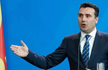 Заев подал в отставку с поста премьер-министра Скопье 