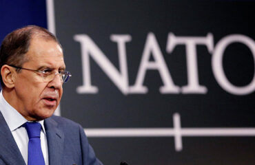 Лавров: “Столтенбергу пора уходить с работы, он с ней не справляется”