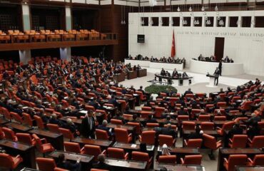 Парламент Турции: ситуация вышла из-под контроля – кемалисты напали на министра внутренних дел (видео) 