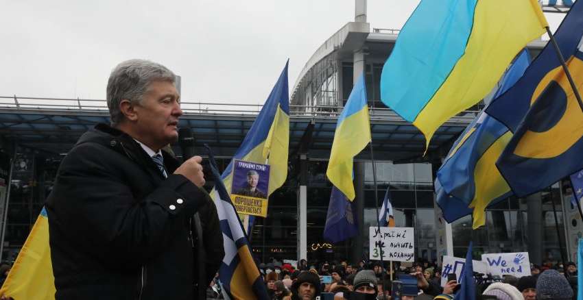 Экс-президент Украины Петр Порошенко вернулся на родину, где его ждет суд