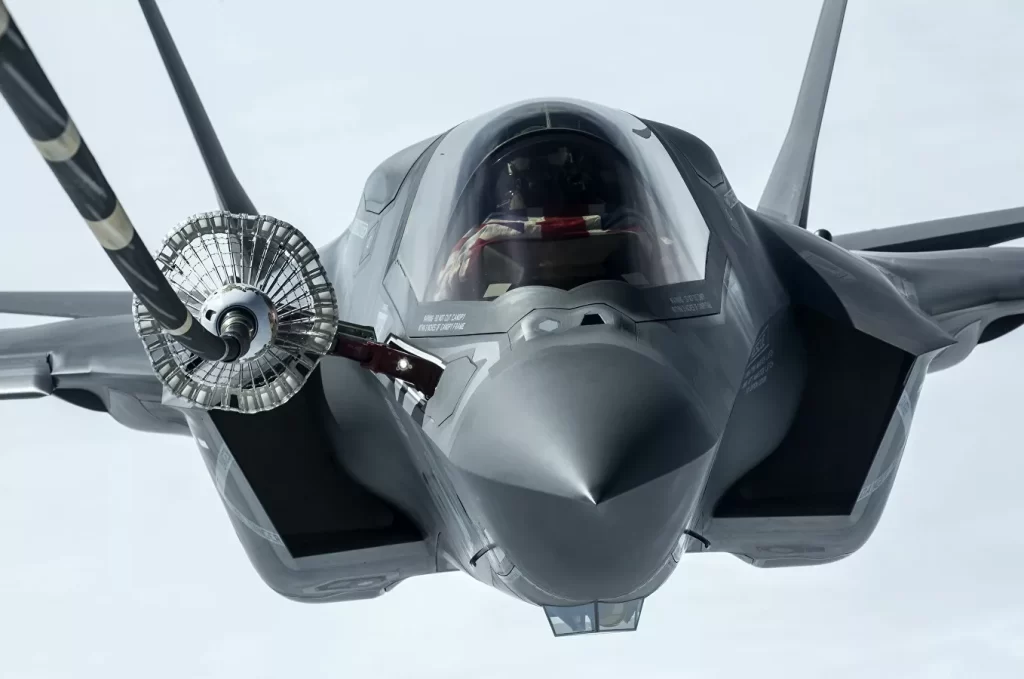 F-35B Lightning II впервые приземлился на USS Tripoli (видео)