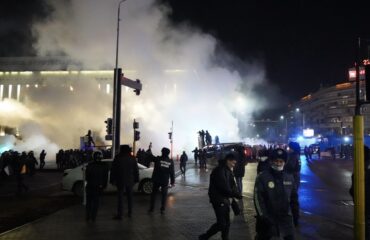 Протесты, погромы и спецоперация: в Алма-Ате слышна стрельба