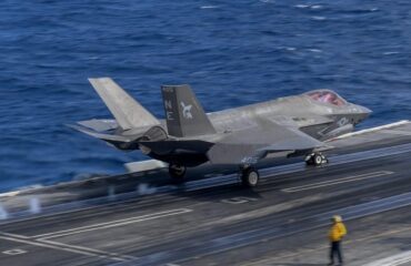 Видео с места крушения F-35 в момент приземления на USS Carl Vinson 