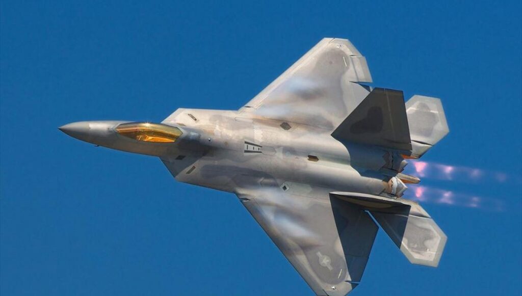 Китай: «Мы можем сбить американские F-22 за считанные секунды»