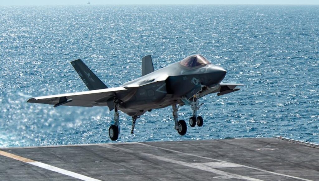 Авария при посадке F-35C на авианосец «Карл Винсон»: семь военнослужащих ранены