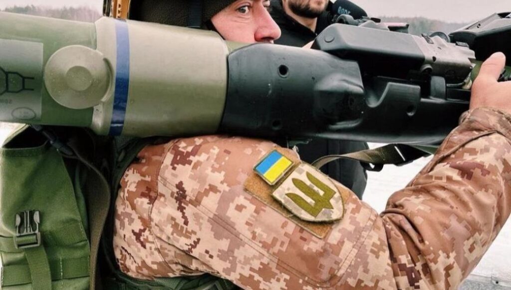 Украинская армия распаковывает противотанковые ракеты, полученные из Великобритании