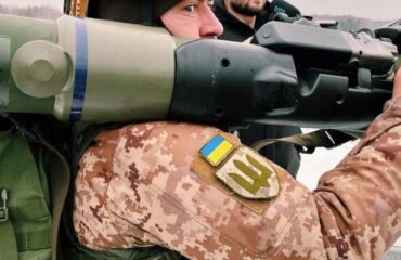 Украинская армия распаковывает противотанковые ракеты, полученные из Великобритании