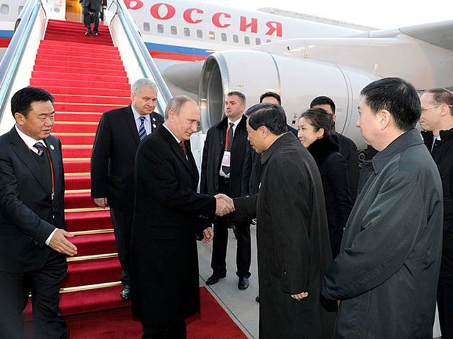 Самолет Путина приземлился в Пекине