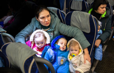 80% россиян поддерживают решение принять беженцев из Луганской и Донецкой народных республик