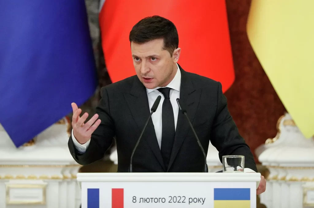 Зеленский на встрече с Макроном по-русски ответил на слова Путина
