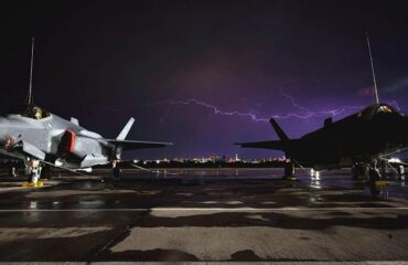 F-35: Сможет ли истребитель-невидимка идти на грозу?