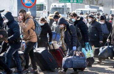 Украинцы бегут в Польшу: ожидание в очереди при переходе погранпоста составляет от 15 часов до двух суток