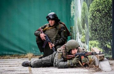 Видео: Сотни украинских солдат сдаются под Киевом