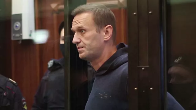 Навальный осужден на 9 лет колонии по делу о мошенничестве и оскорблении суда