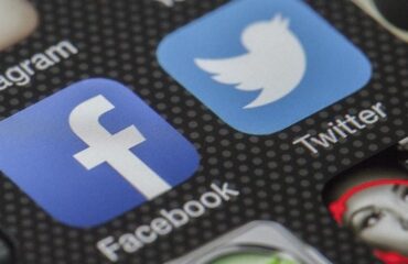 В ответ на дискриминацию российских СМИ в России заблокировали Facebook и Twitter