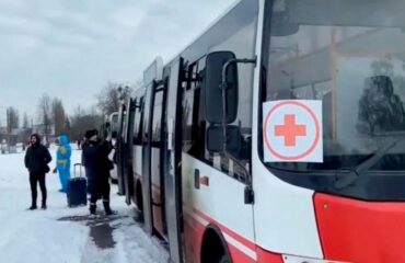 Захарова: “ЕС никак не воздействует на Киев, чтобы националисты не прикрывались мирными жителями как живым щитом и не блокировали их выход в Россию”