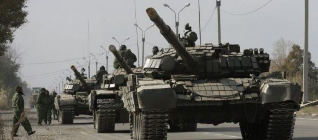 Колонна из 2000 танков и другой военной техники продвинулась со стороны Белоруссии по направлению к Киеву
