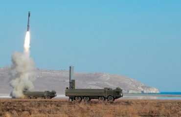 Ракетный комплекс «Бастион» произвел запуск двух высокоточных ракет «Оникс» на Украине