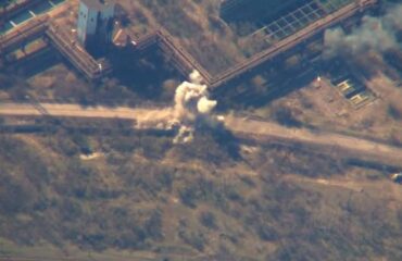 Минобороны России разместило видео, в котором показывает уничтожение бронетранспортёра ВСУ