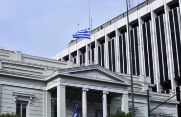 Греция высылает 12 российских дипломатов 