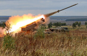 Кадры мощнейшей артиллерийской огневой поддержки штурма союзными войсками Лимана