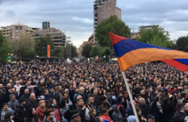 Масштабные митинги в Ереване. Оппозиция требует отставки власти