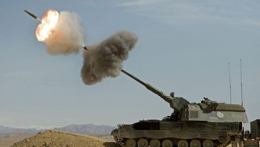 Украинских солдат учат в Германии обращению с артиллерийской системой Panzerhaubitze 2000