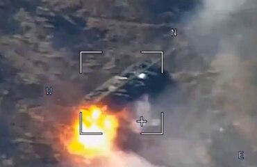 С беспилотника показали удар российской РСЗО по самой опасной украинской САУ
