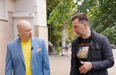 «За Бородино и за Полтаву»: Арестович заявил, что страны НАТО просят Украину добить русских