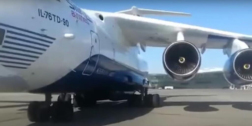 Первый Ил-96-400М с моторами ПС-90А готовится покинуть сборочный ангар