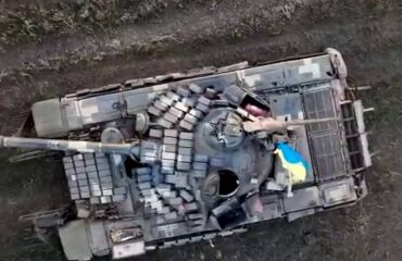 Уничтожение брошенных украинских танков на южном направлении сняли на видео