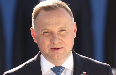 Президент Польши заявил, что у него нет доказательств, что упавшая на территорию страны ракета выпущена военными РФ