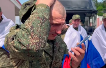 Российского бойца до слез растрогал разговор с родными после плена